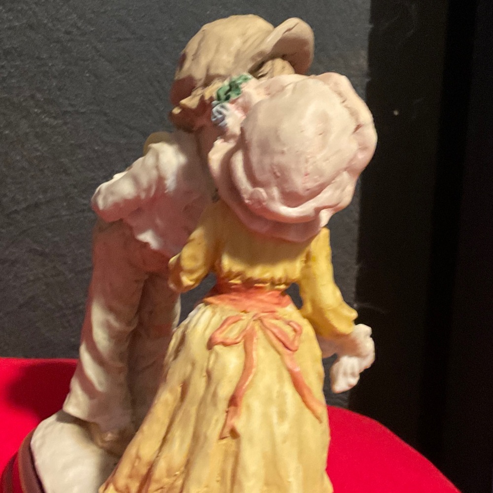 Charming Vintage Couple Figurine - Picture 7 of 7